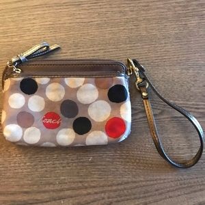 🌼Sold on Ⓜ️🌼 Coach wristlet